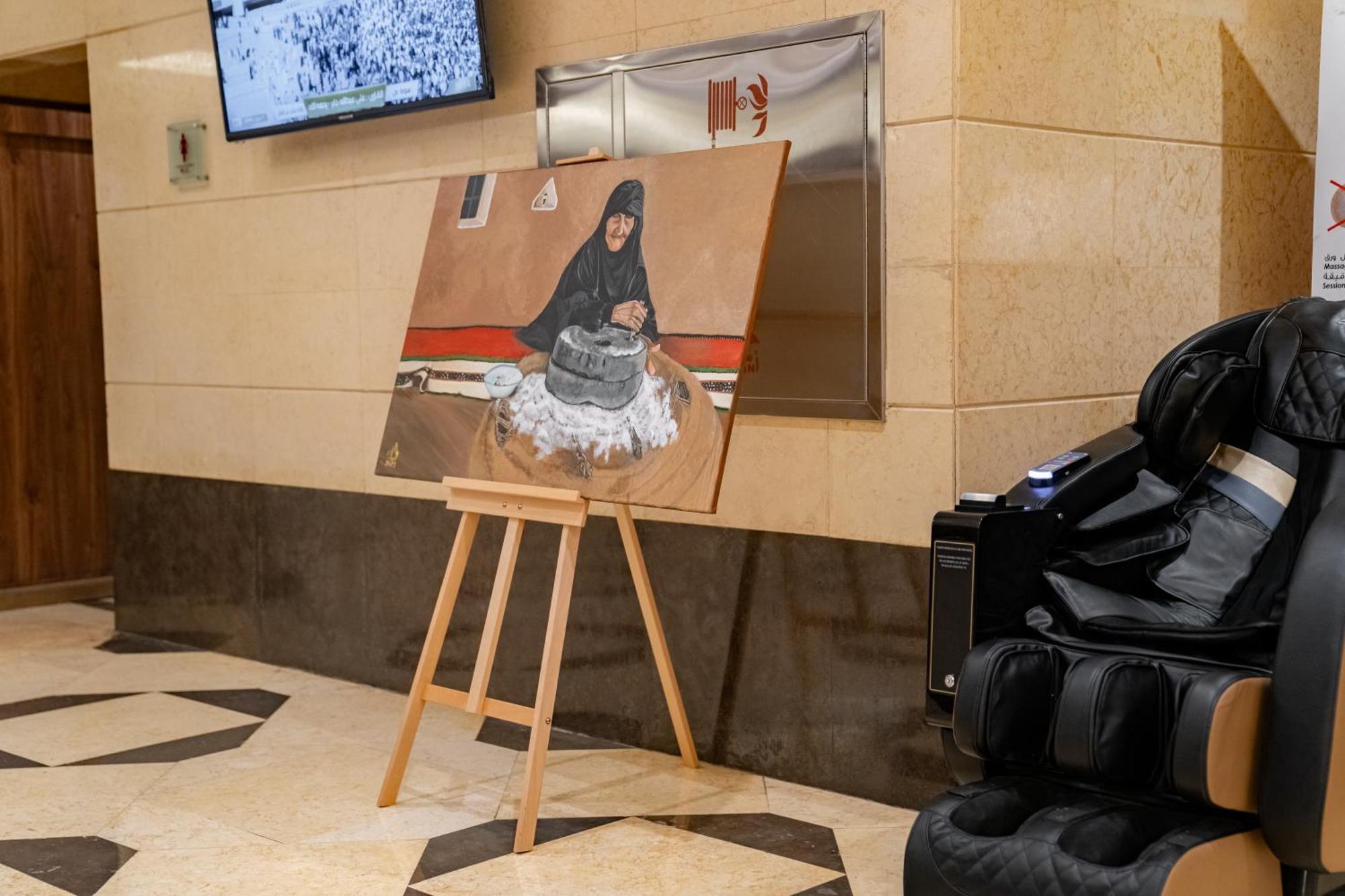 Emaar Grand Hotel Мекка Экстерьер фото A painting of a woman in traditional dress