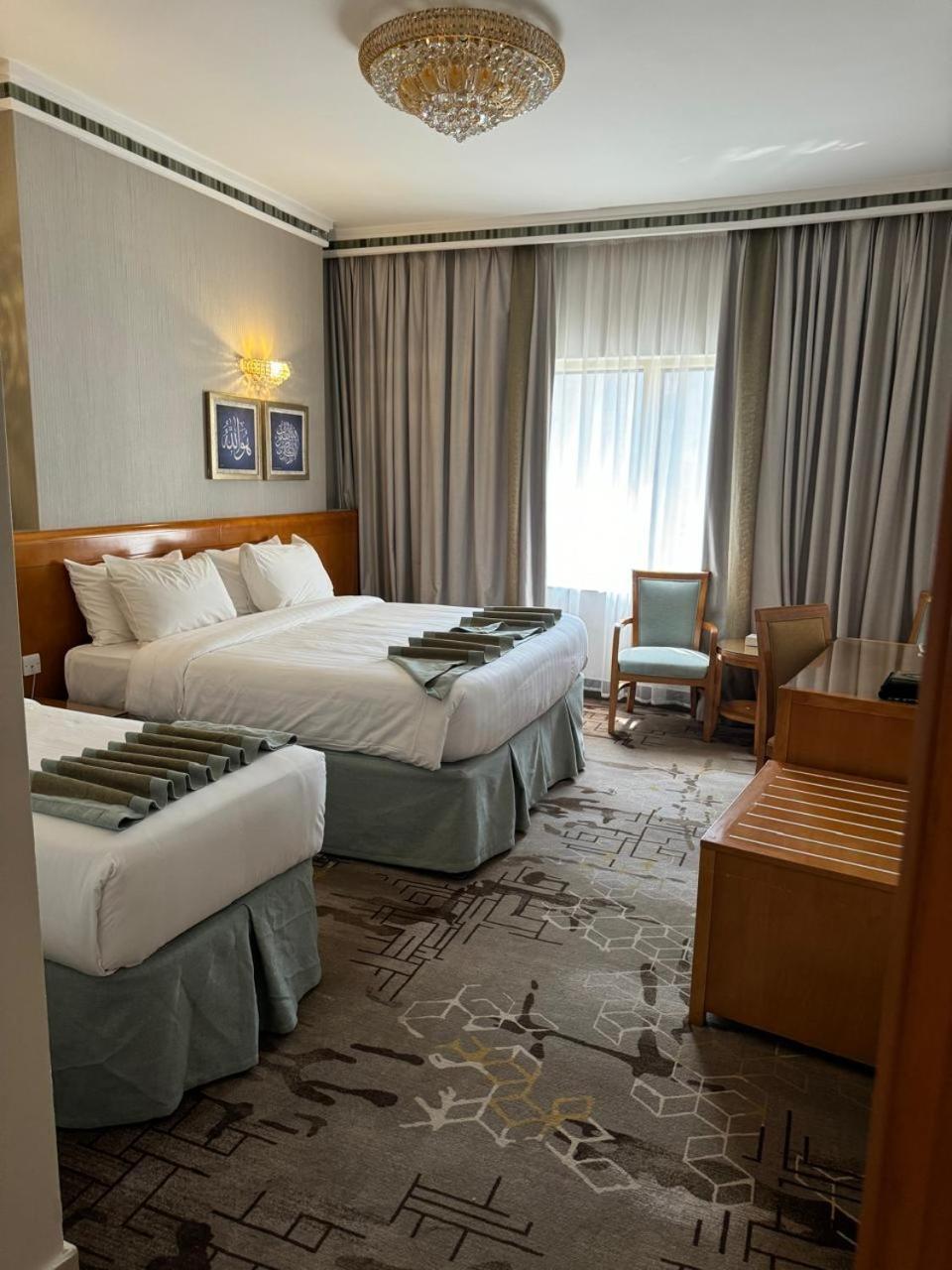 Emaar Grand Hotel Мекка Экстерьер фото A room at the hotel